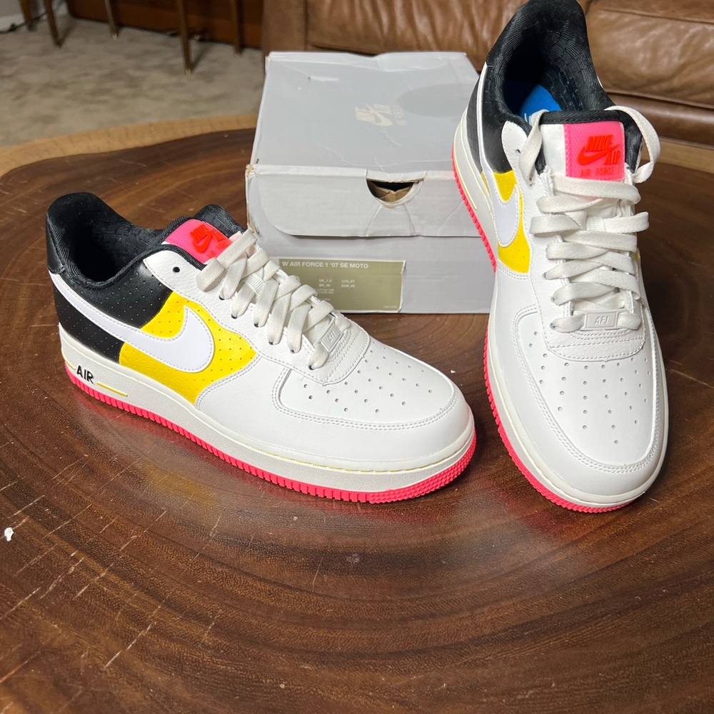 Nike Air Force 1 07’ SE Moto (Neon)